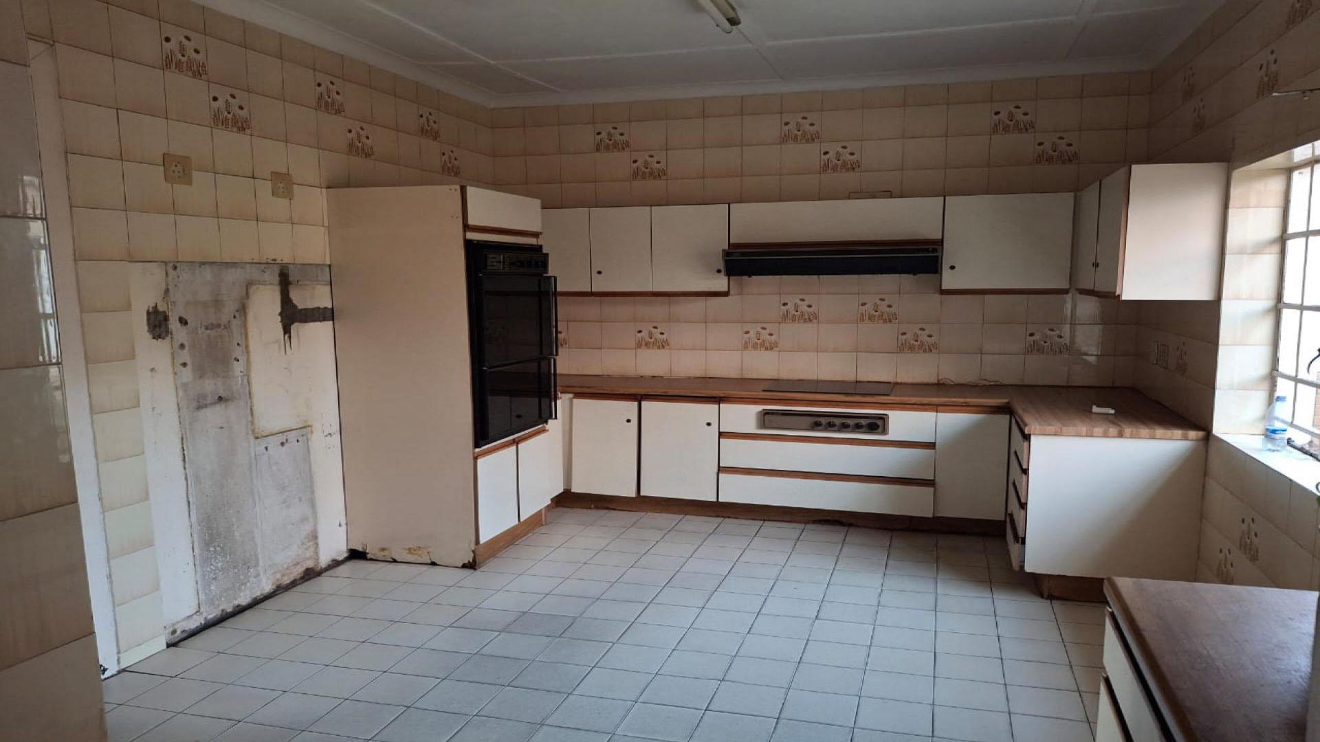 Kitchen of property in Greenside