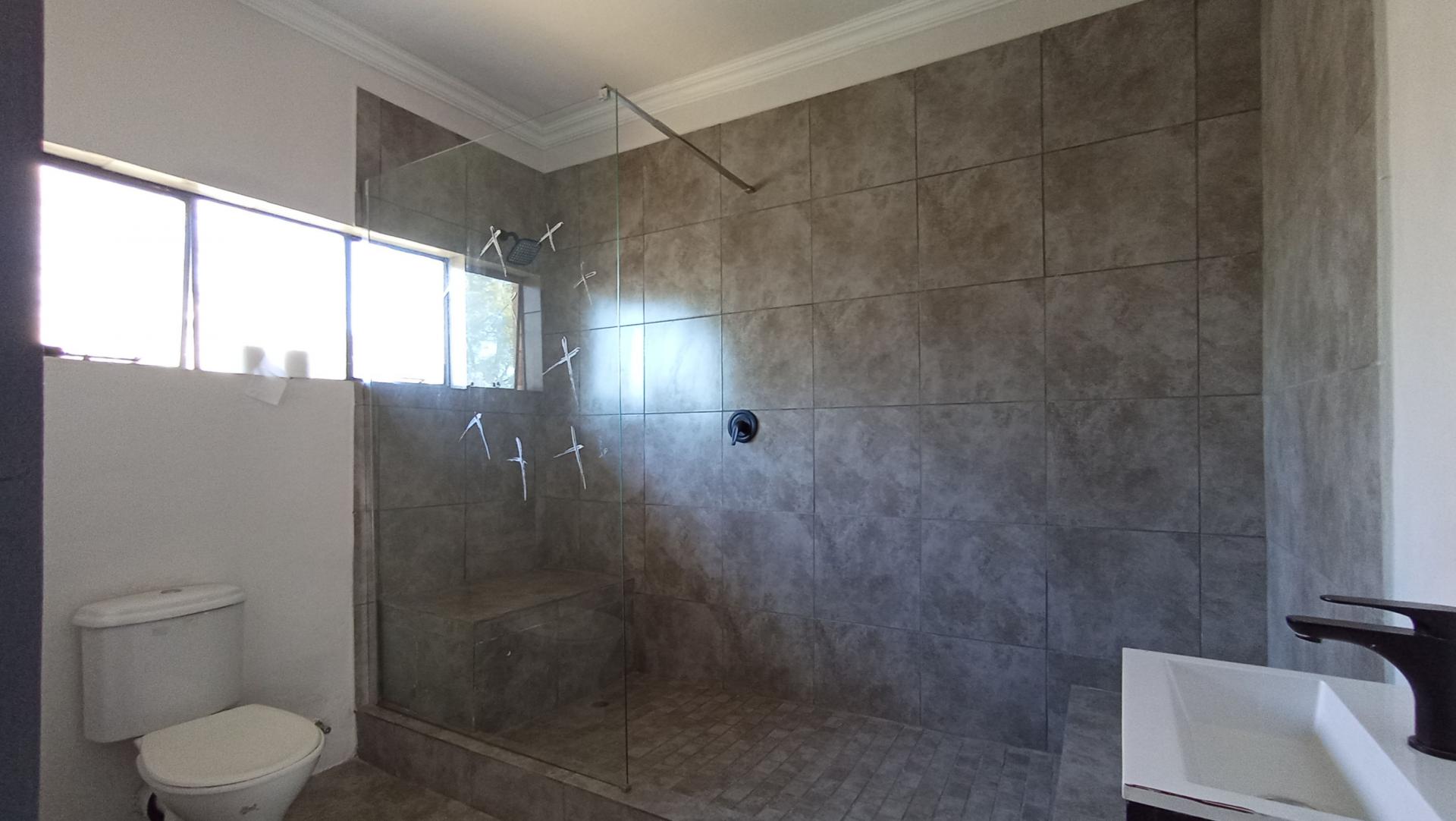 Main Bathroom - 8 square meters of property in Greenside