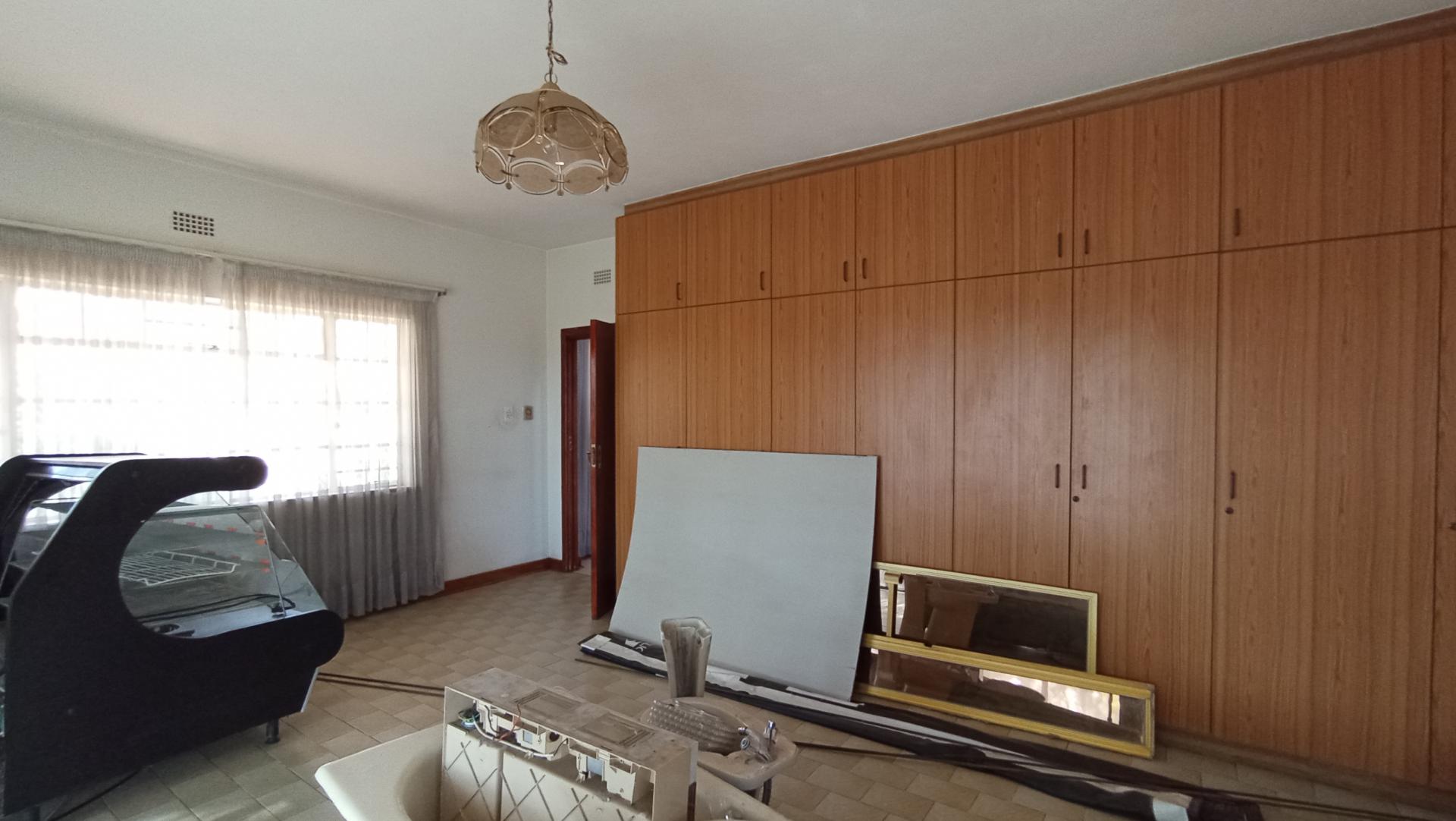 Spaces - 115 square meters of property in Greenside