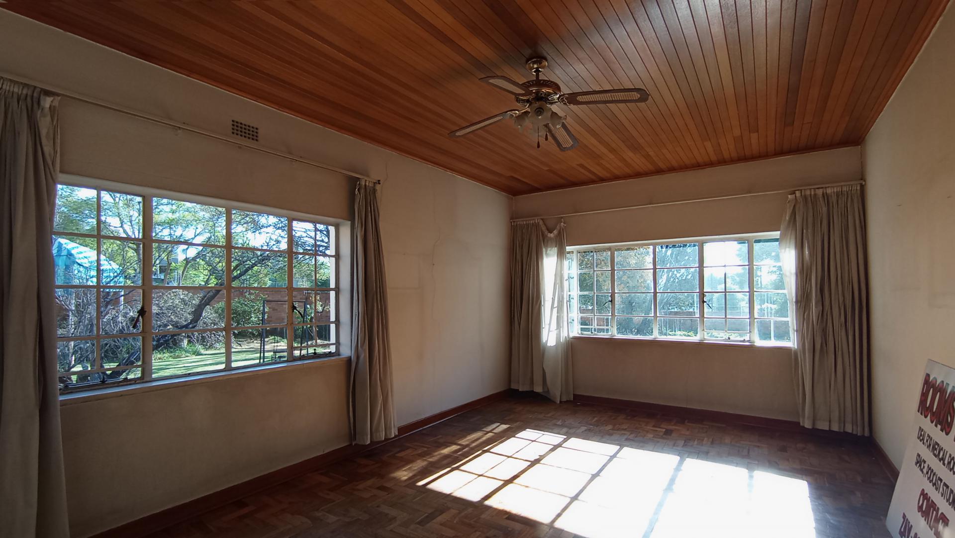 Dining Room - 24 square meters of property in Greenside