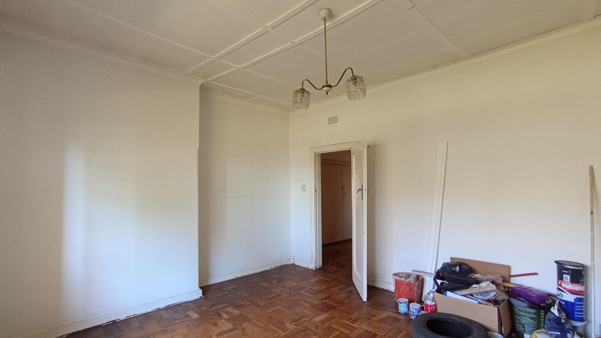 Bed Room 1 - 23 square meters of property in Greenside