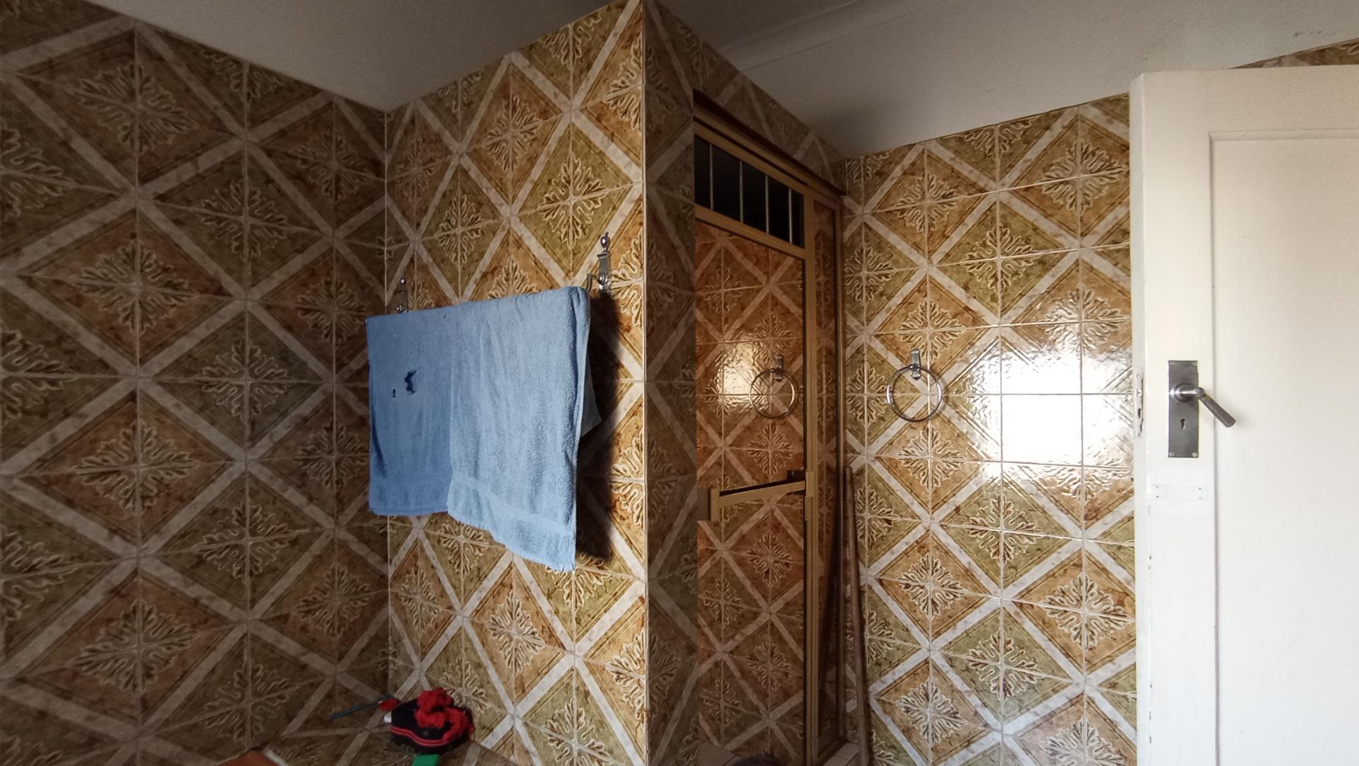 Bathroom 1 - 8 square meters of property in Greenside