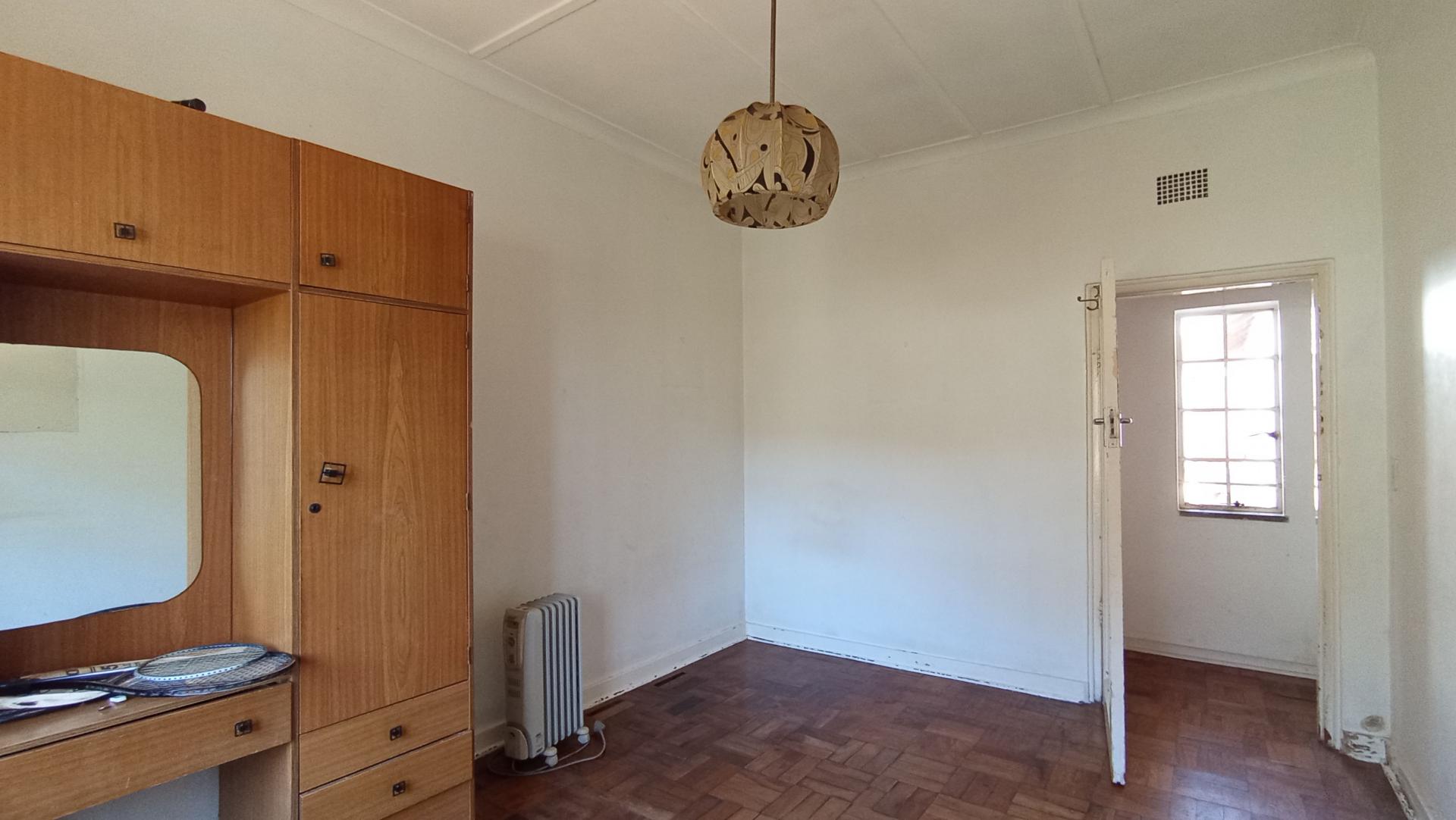 Bed Room 3 - 16 square meters of property in Greenside
