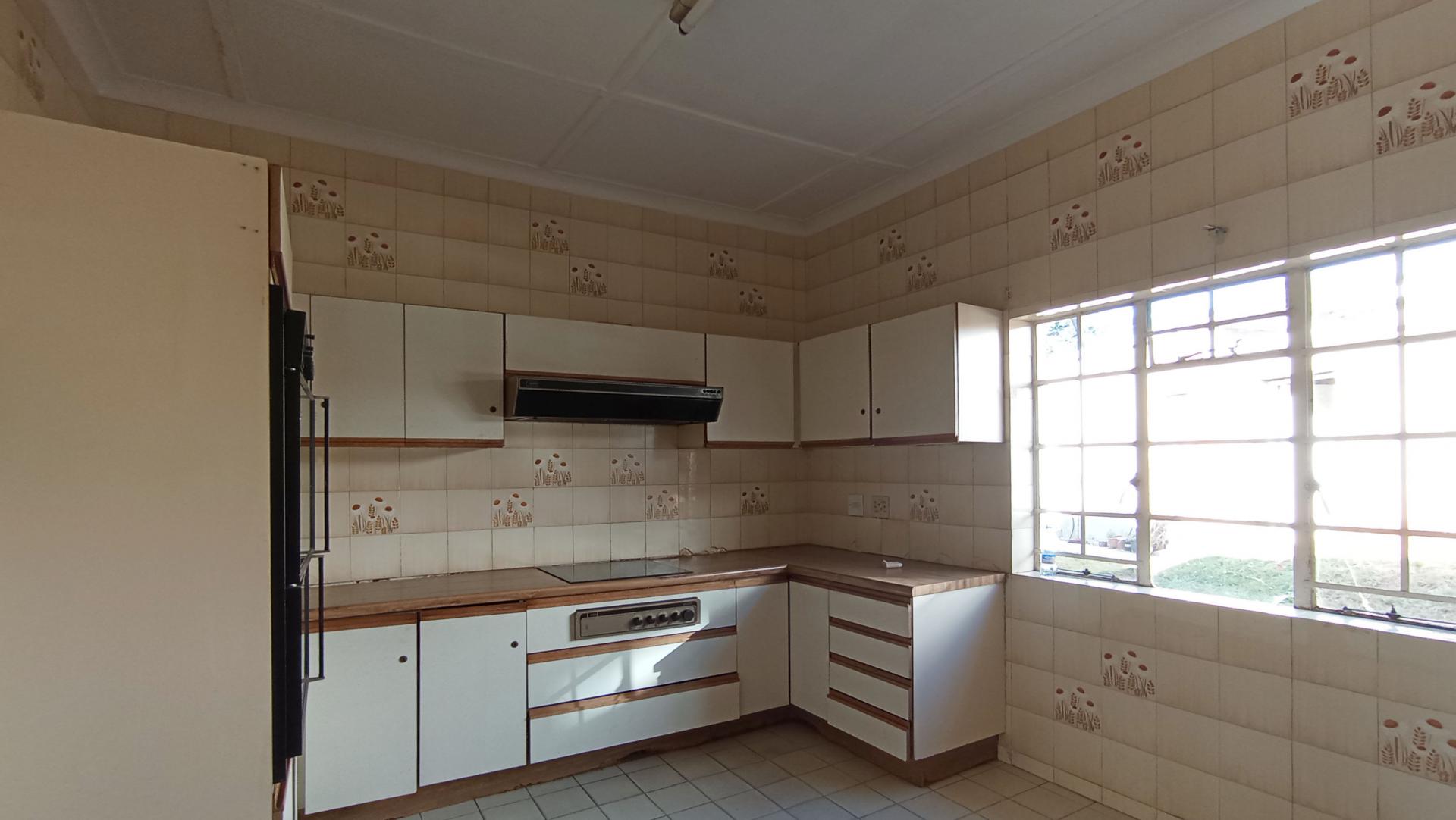 Kitchen - 19 square meters of property in Greenside