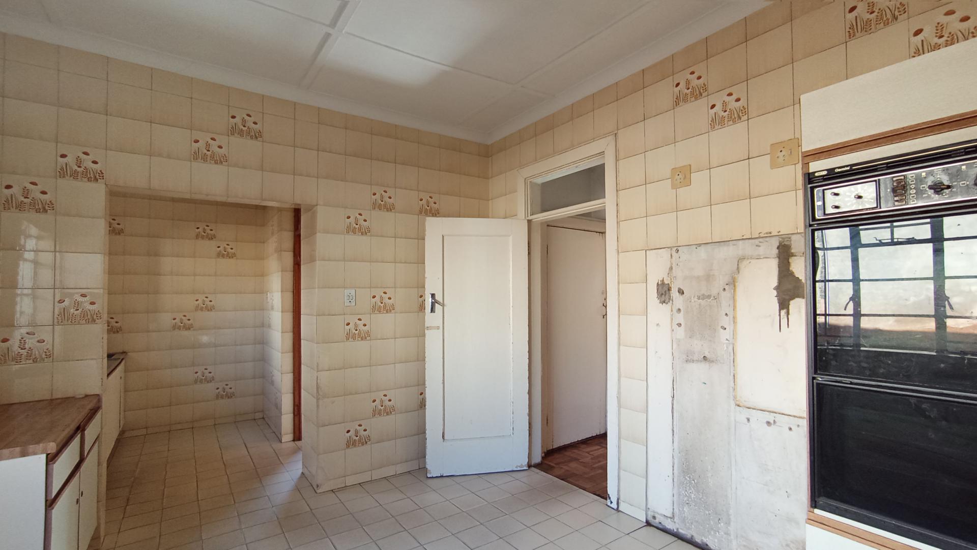 Kitchen - 19 square meters of property in Greenside