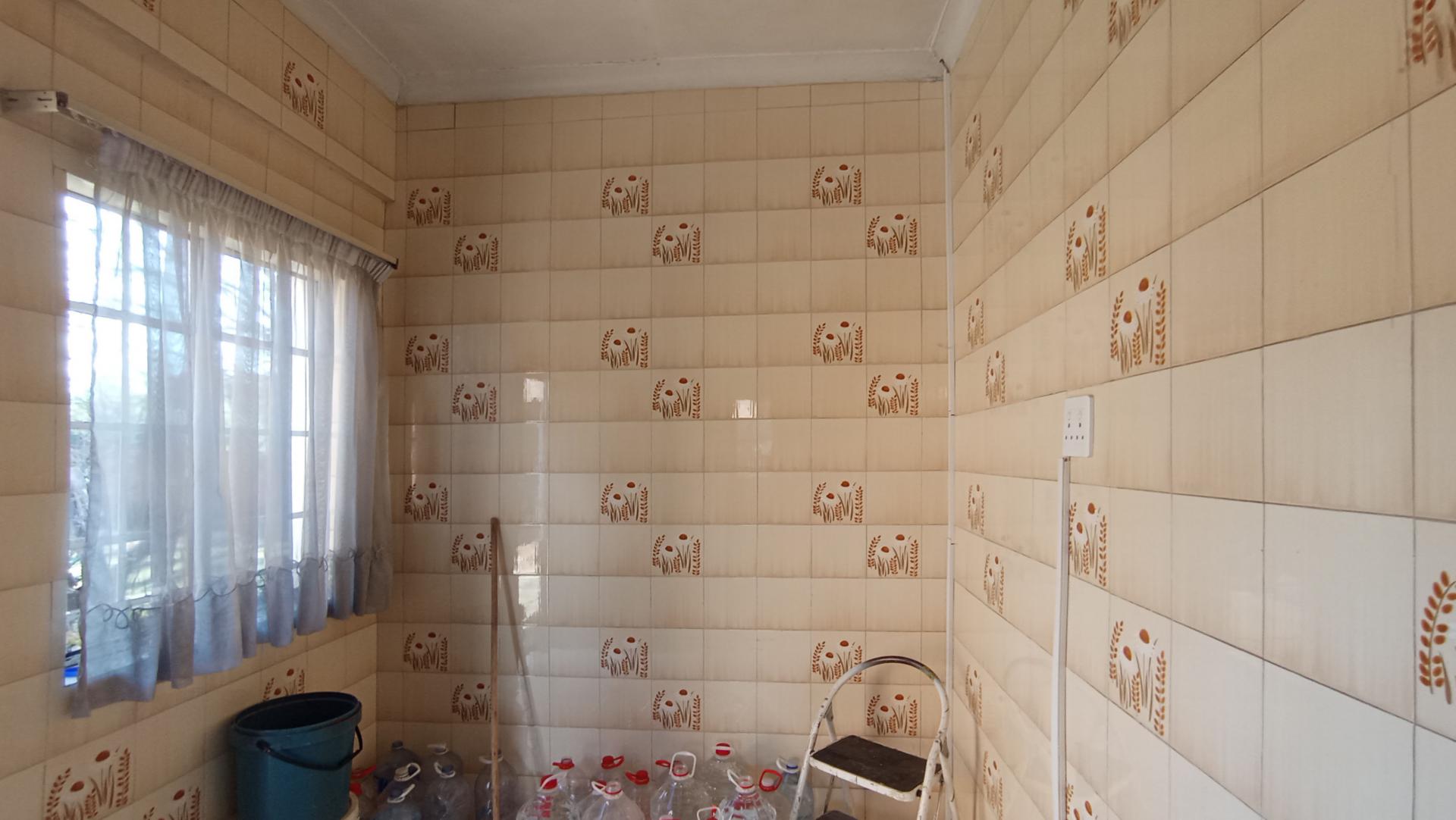 Spaces - 115 square meters of property in Greenside