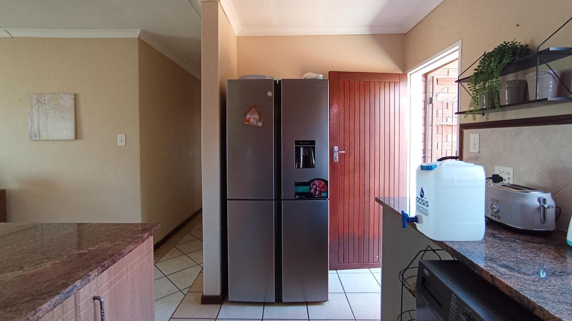 Kitchen - 11 square meters of property in Moreletapark