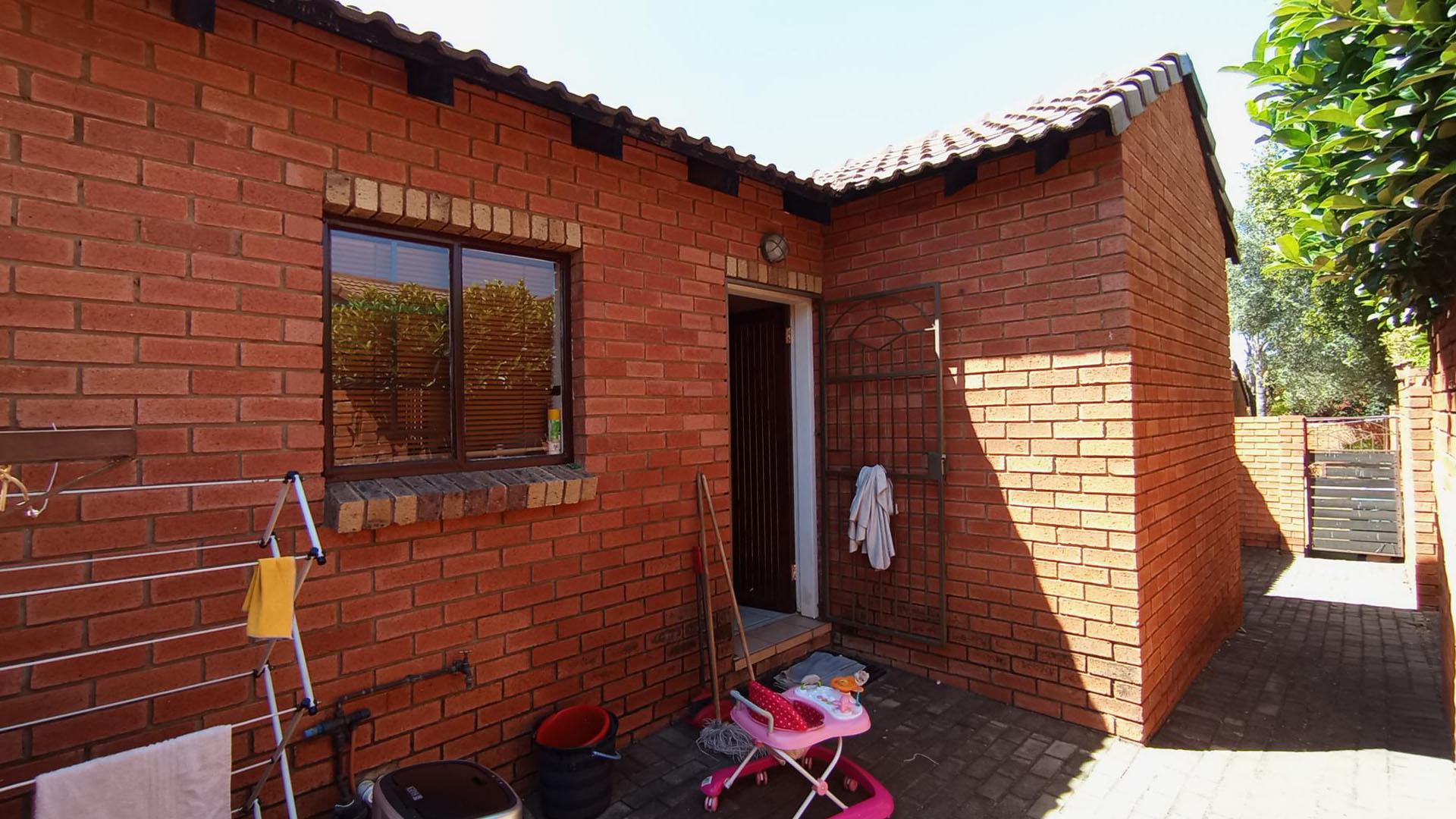 Backyard of property in Moreletapark