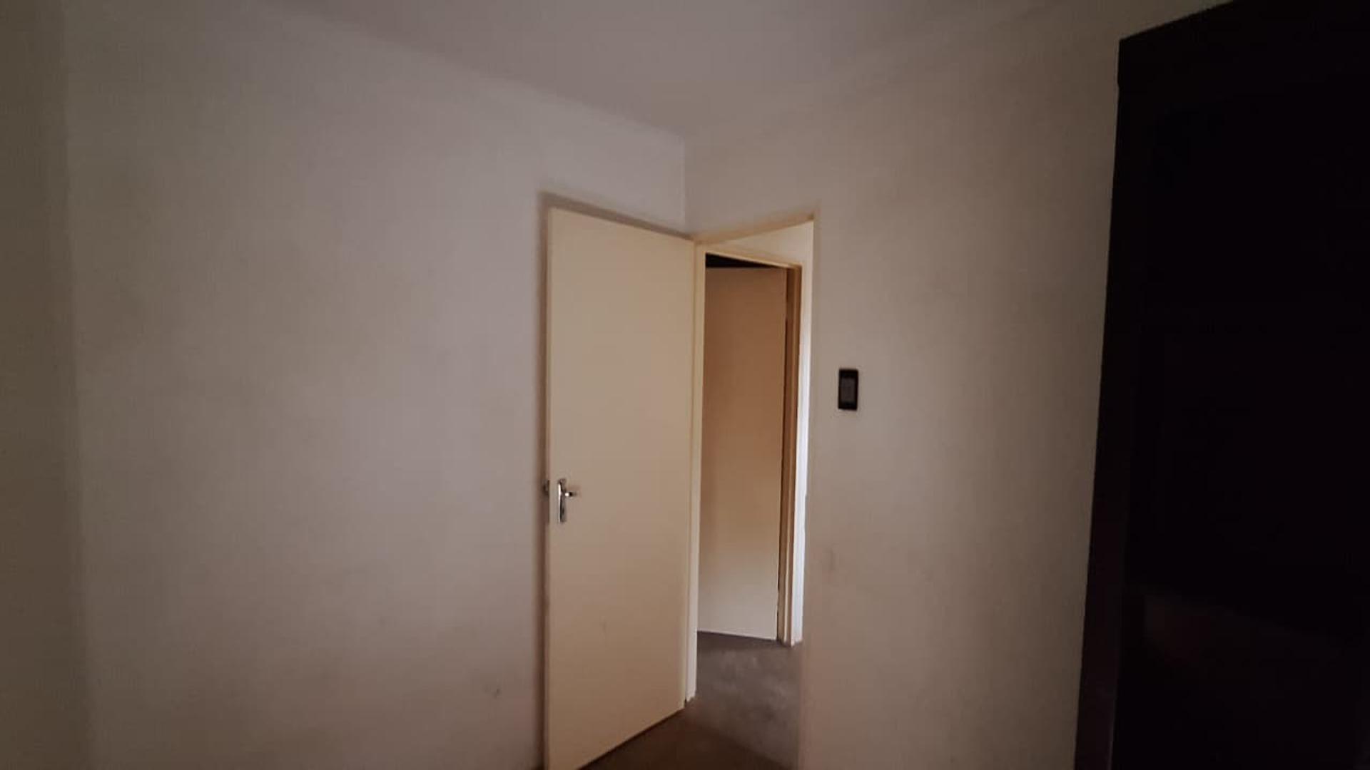 Bed Room 1 - 7 square meters of property in Windmill Park