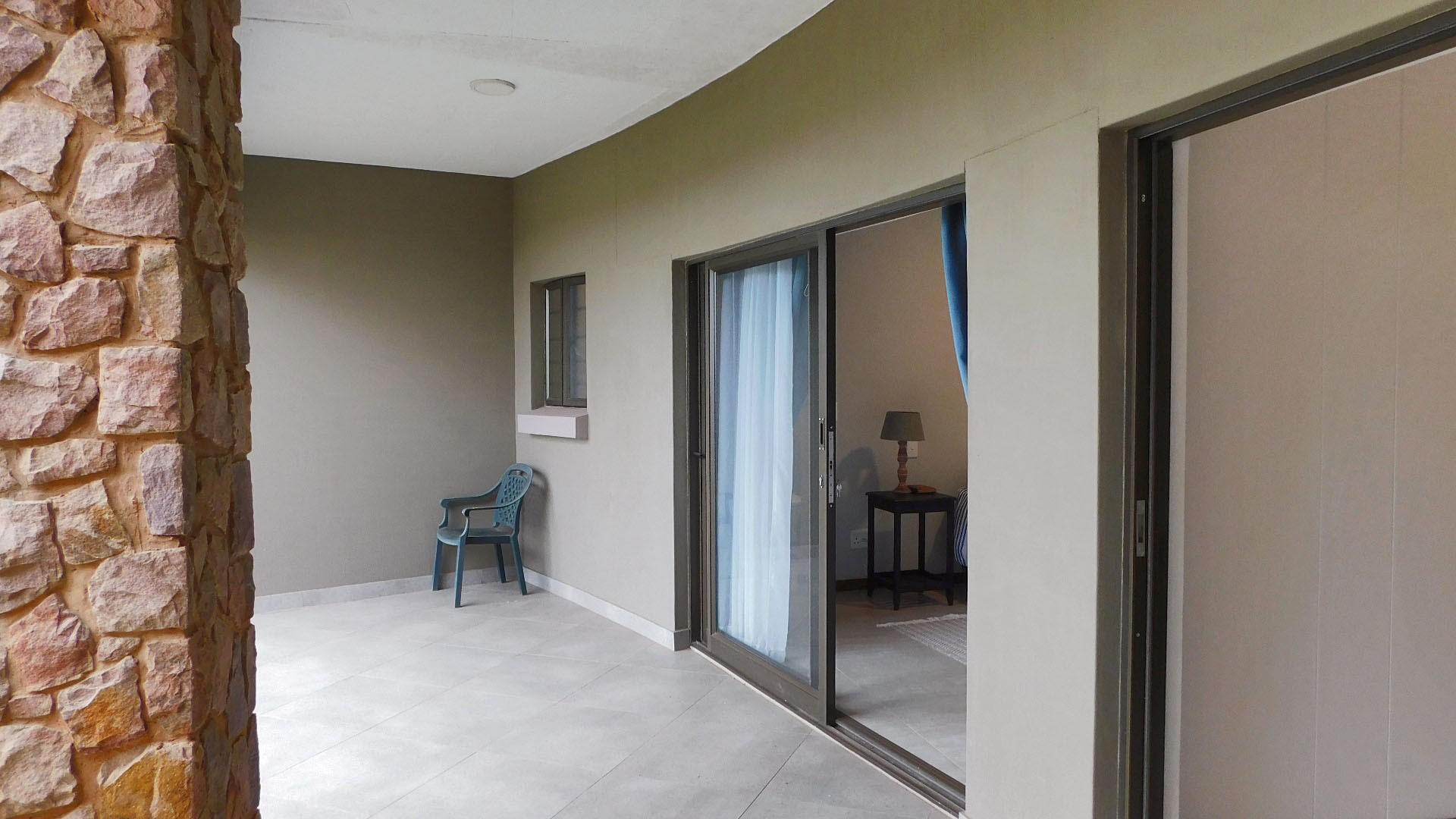 Patio - 40 square meters of property in Phezulu