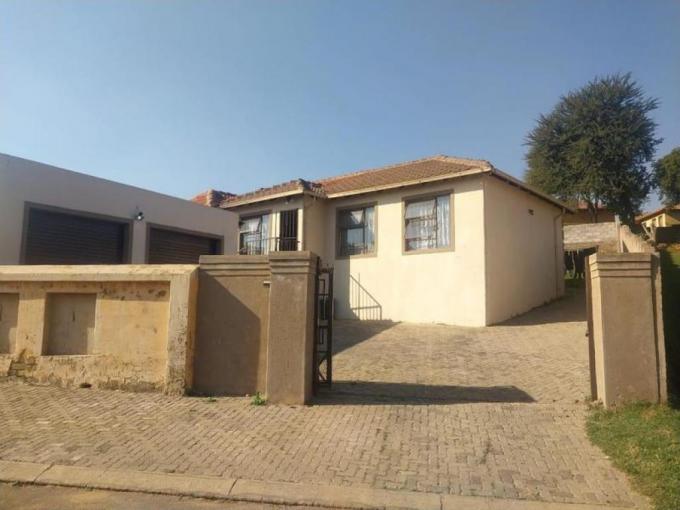 4 Bedroom House for Sale For Sale in Clayville - MR633402