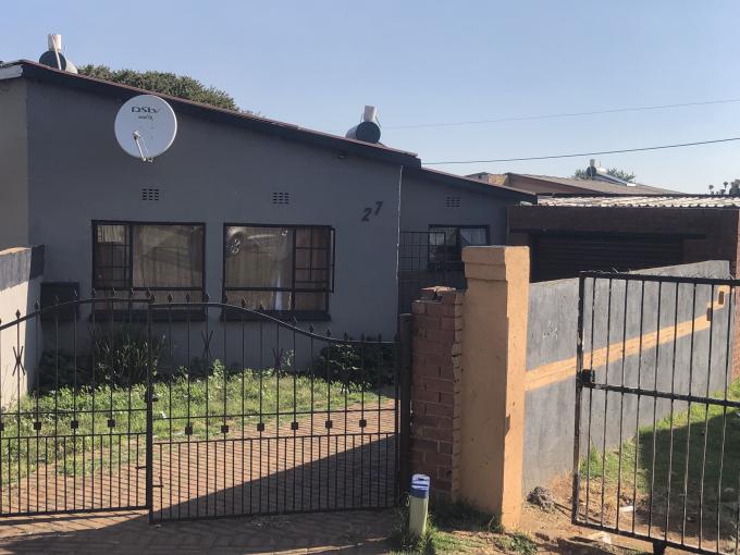 3 Bedroom House for Sale For Sale in Eldorado Park AH - MR633476