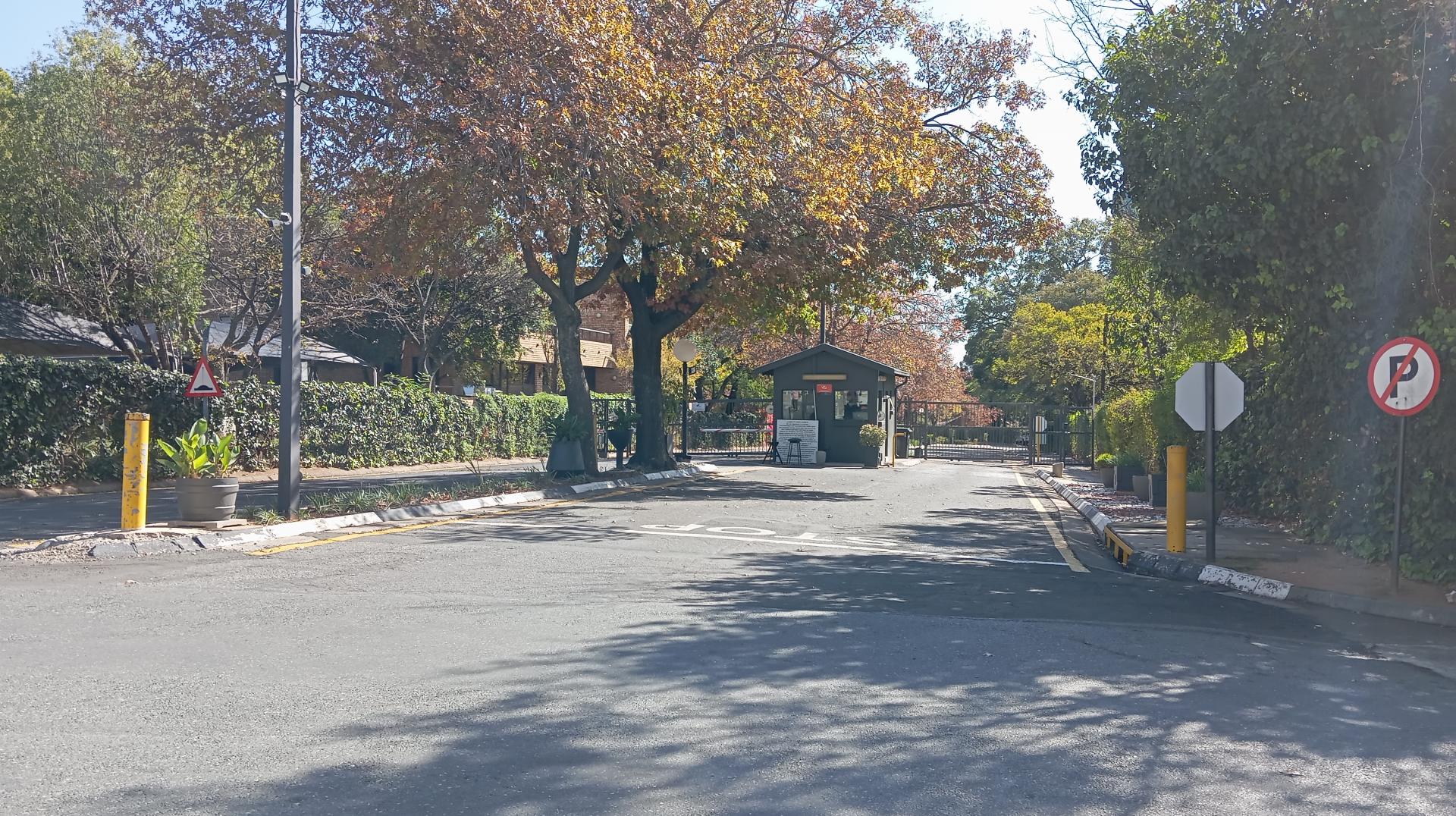 Front View of property in Benmore Gardens