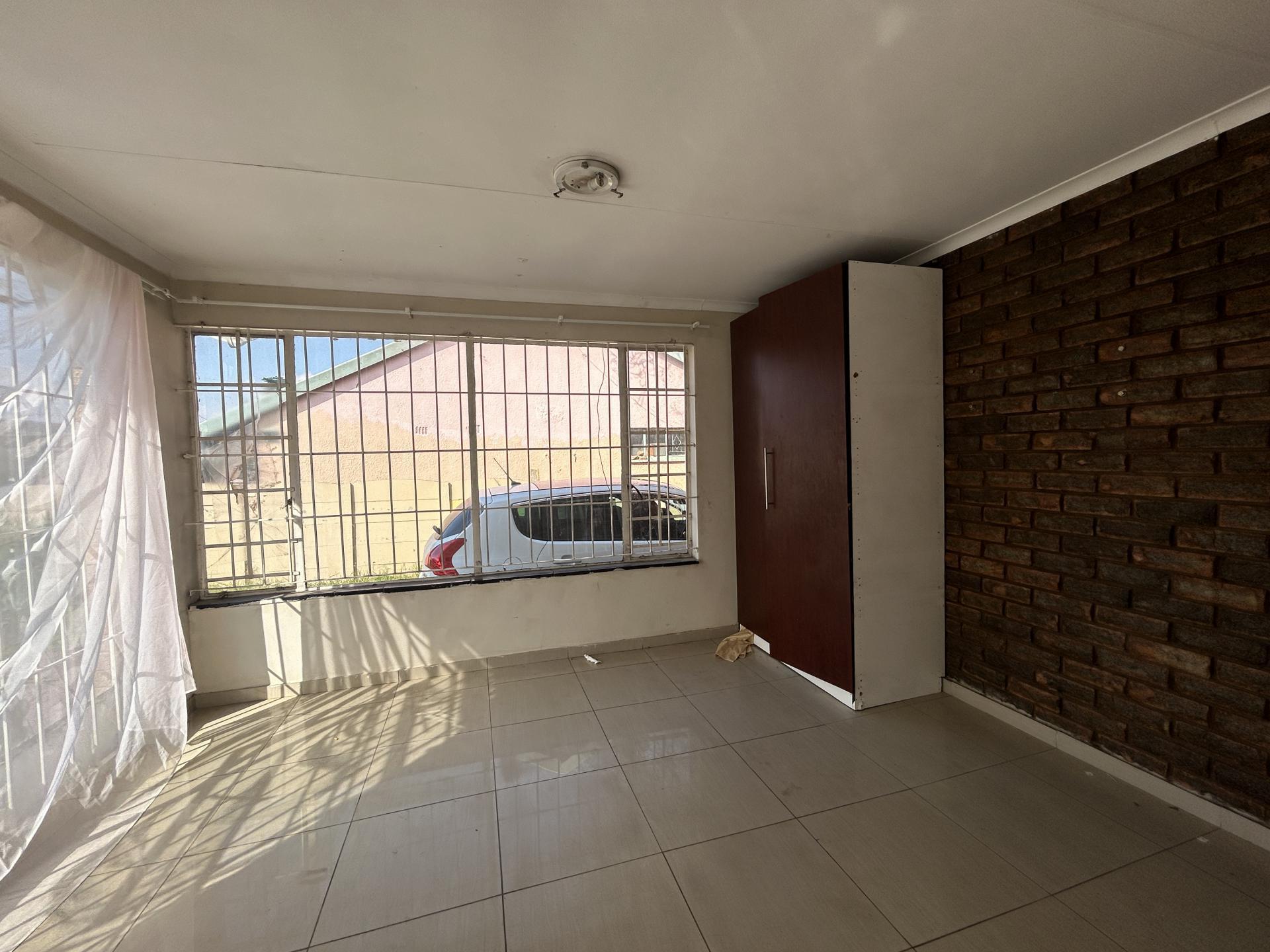 Bed Room 2 of property in Tulisa Park