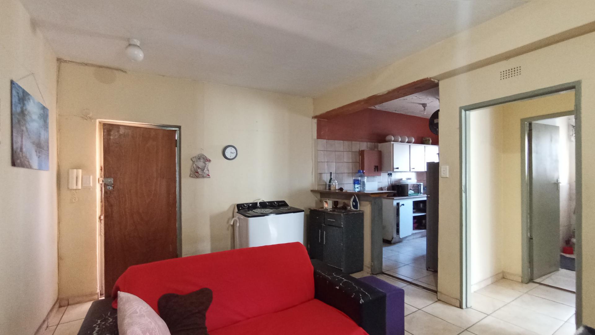 Lounges - 12 square meters of property in Trevenna