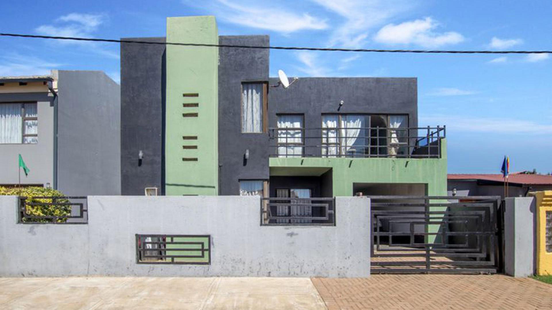 Front View of property in Protea Glen