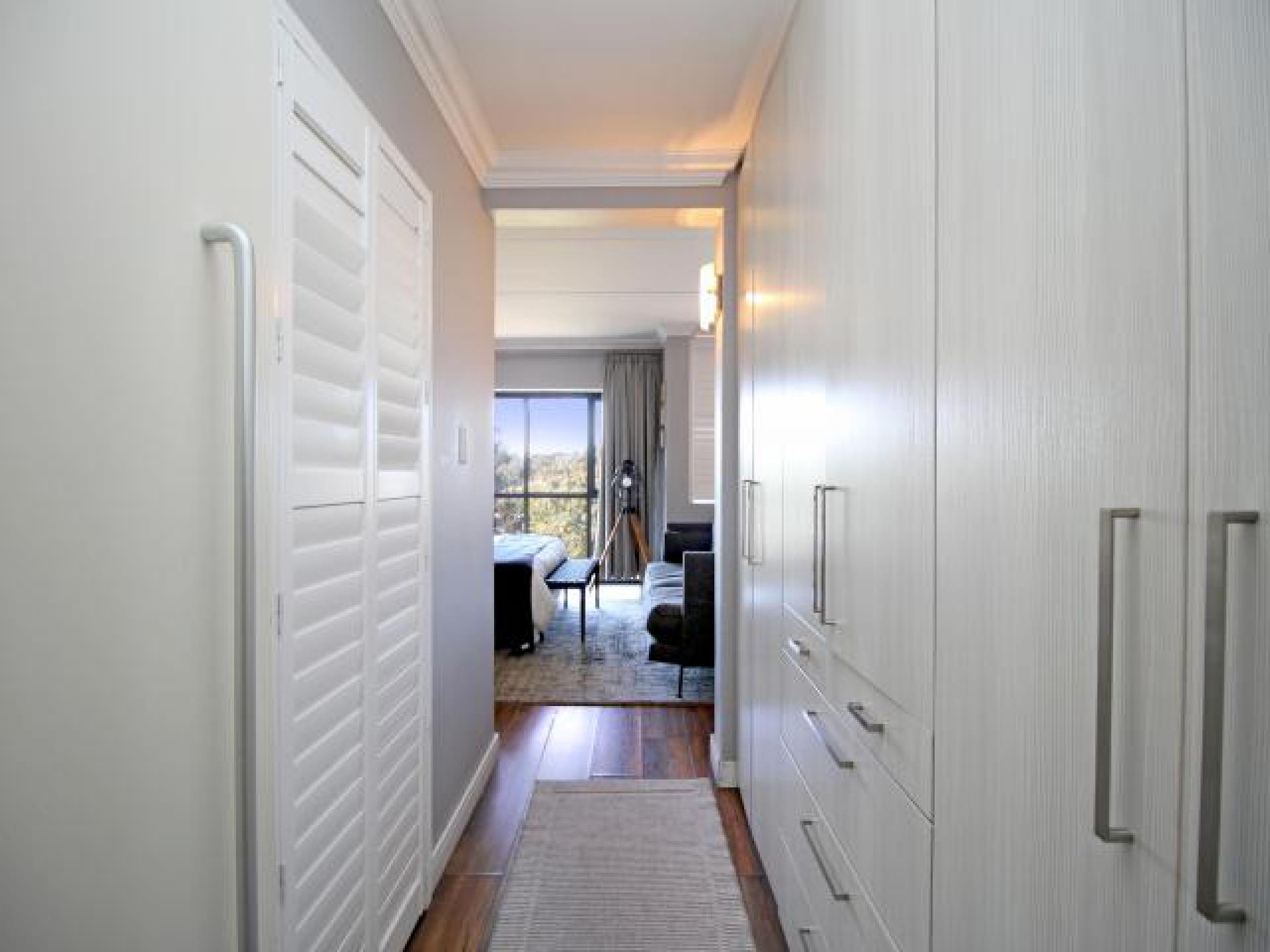 Main Bedroom of property in Atholl Gardens