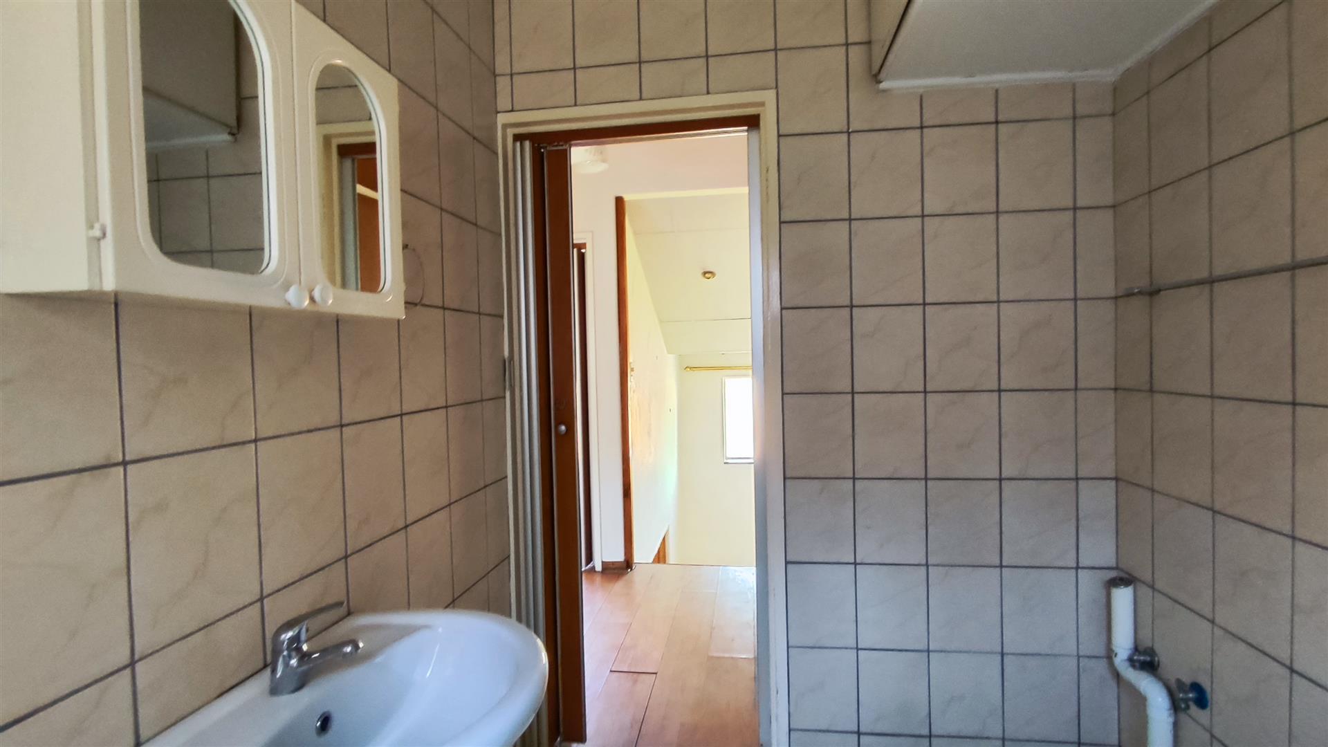 Bathroom 1 - 6 square meters of property in Birchleigh