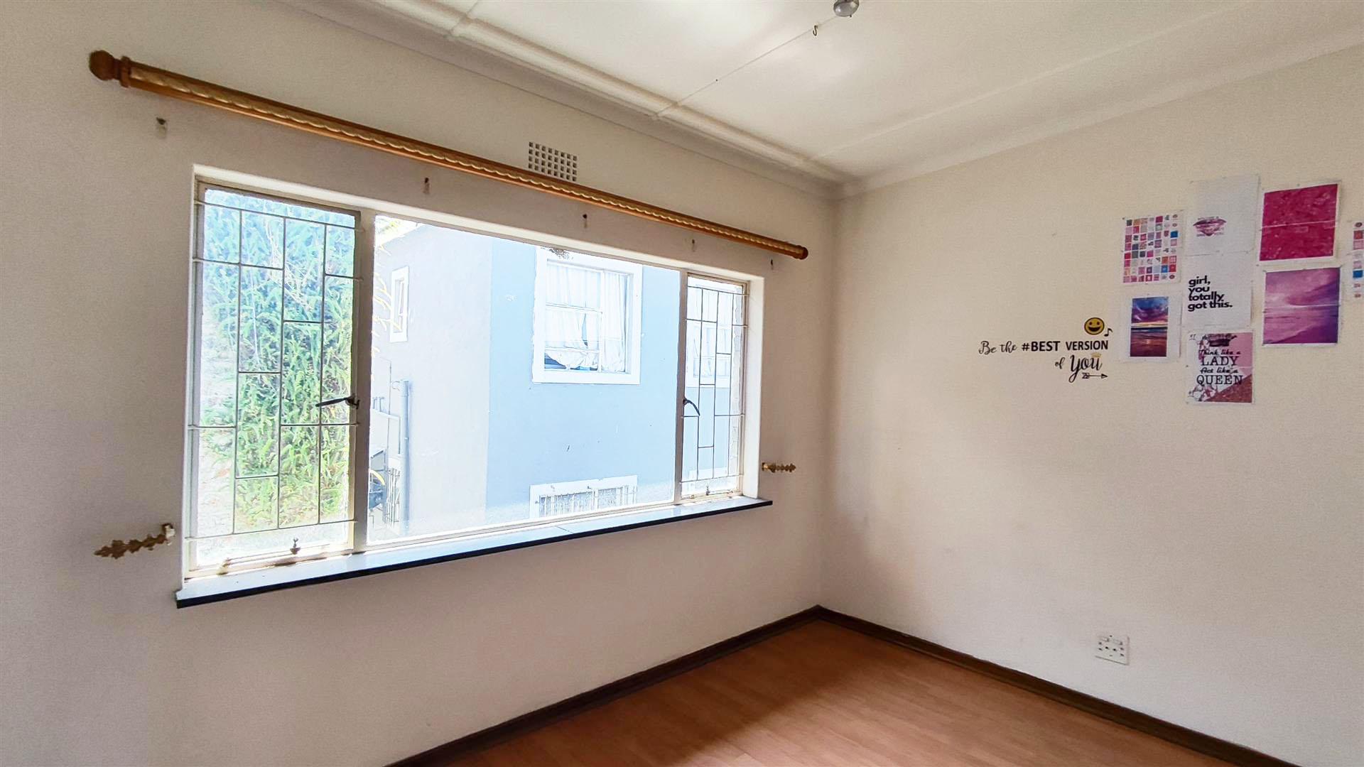 Bed Room 1 - 13 square meters of property in Birchleigh