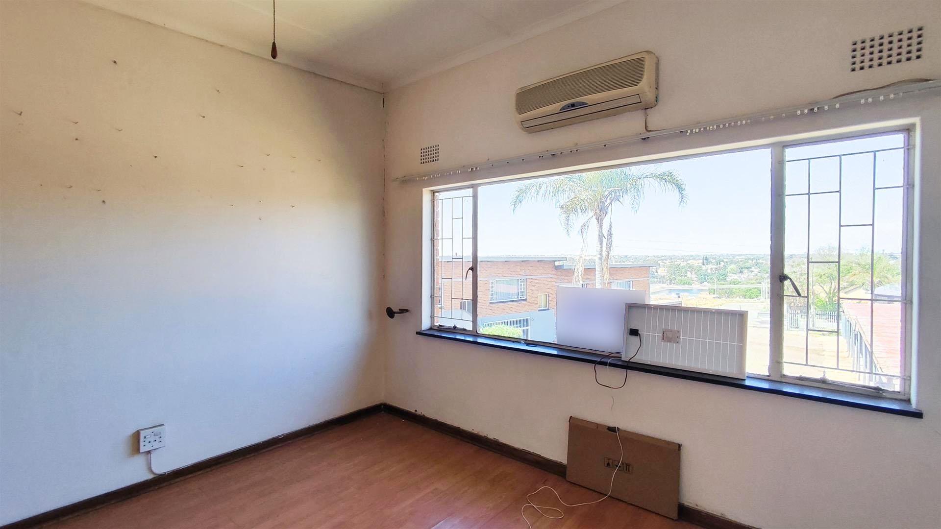 Bed Room 2 - 16 square meters of property in Birchleigh