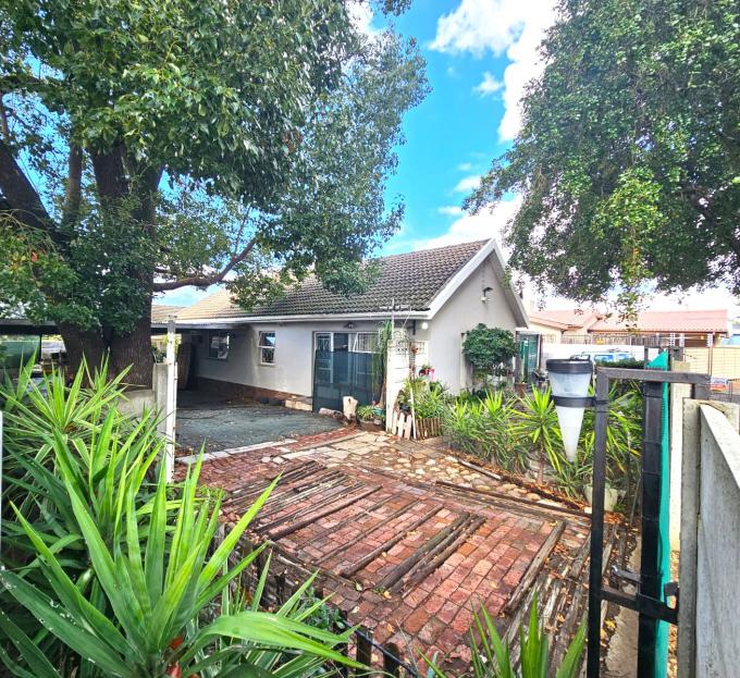 4 Bedroom House for Sale For Sale in Paarl - MR634023