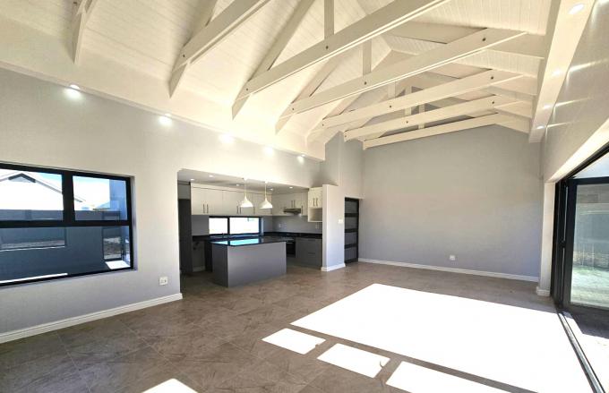 4 Bedroom House for Sale For Sale in Paarl - MR634031