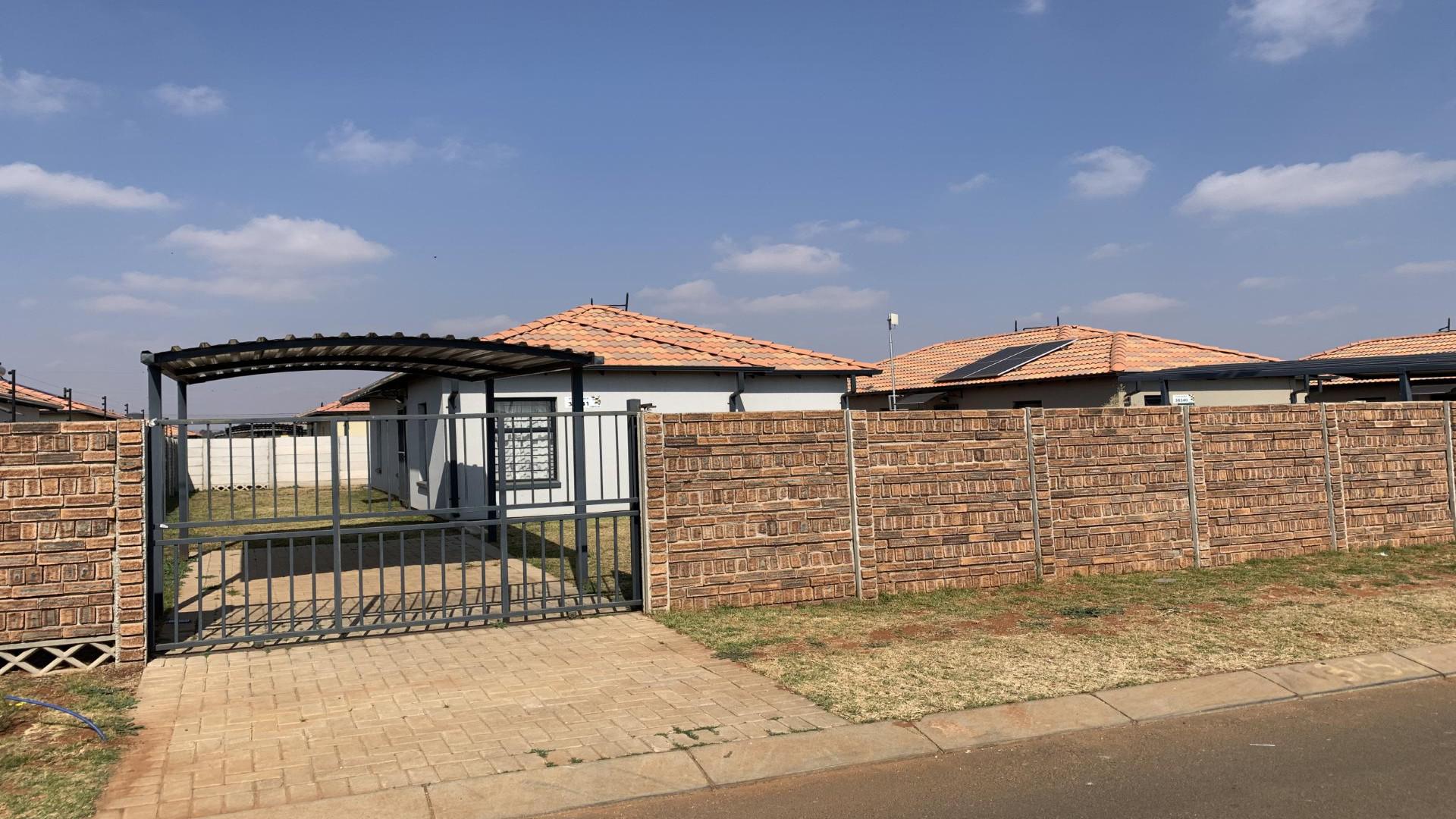 Front View of property in Protea Glen