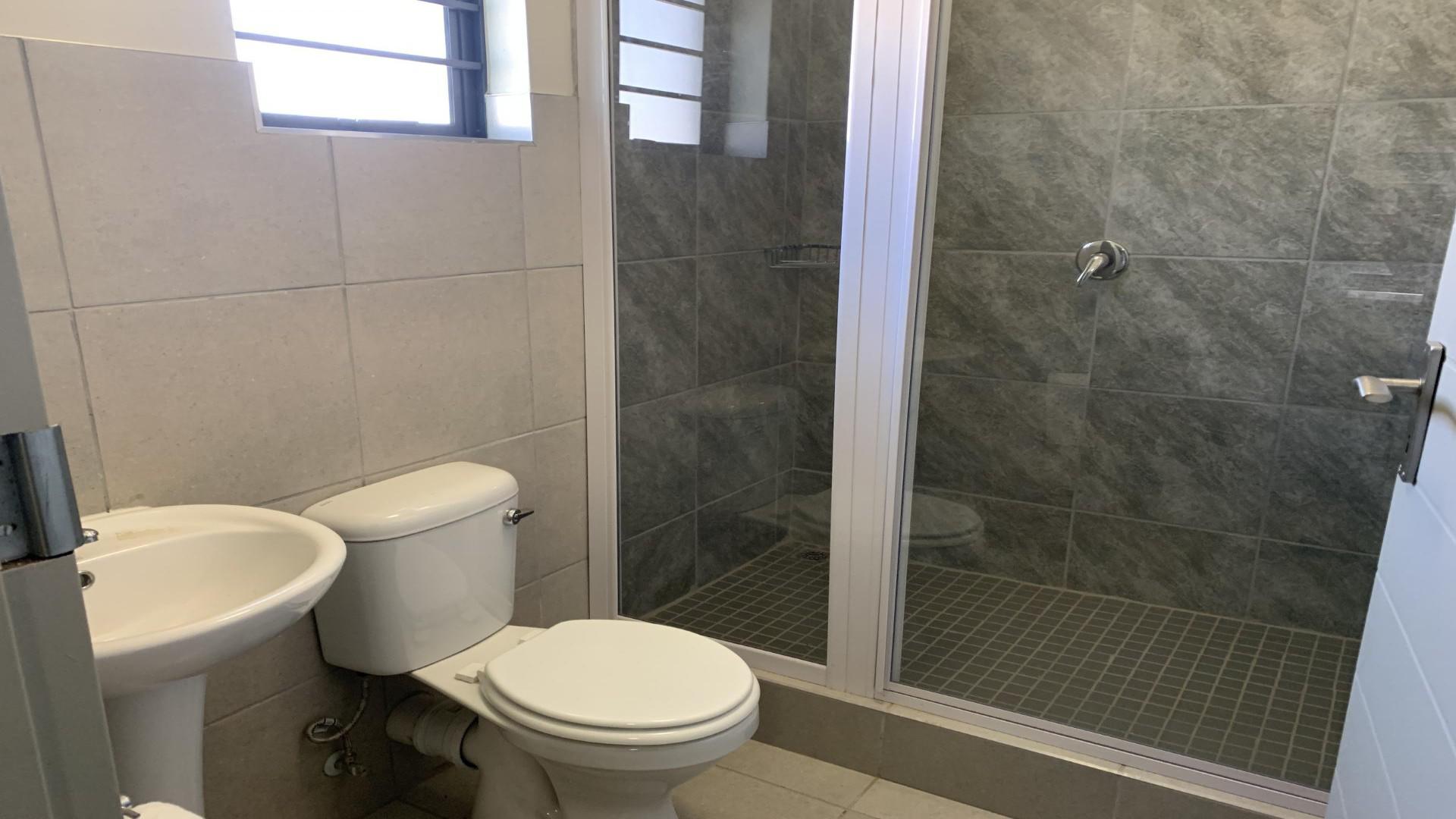 Bathroom 2 of property in Protea Glen