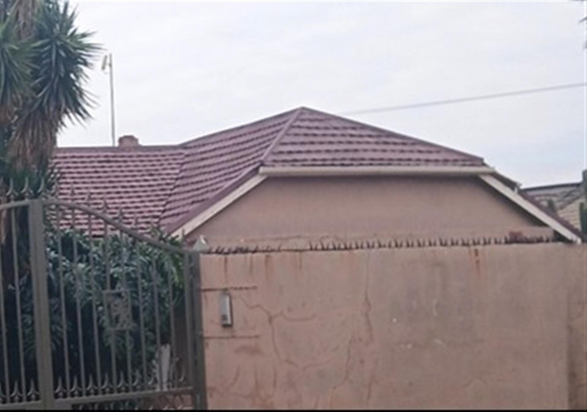 Front View of property in Primrose