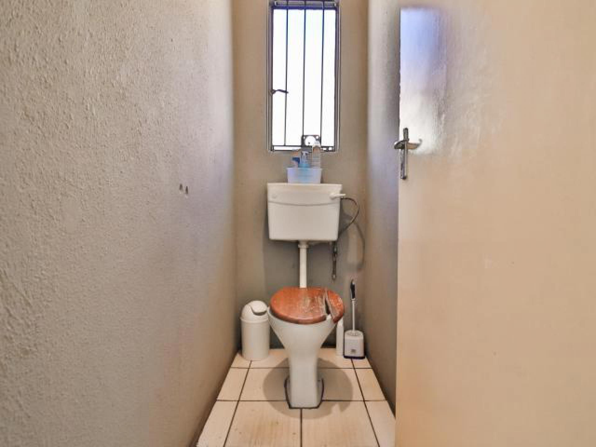 Bathroom 1 of property in Ebony Park