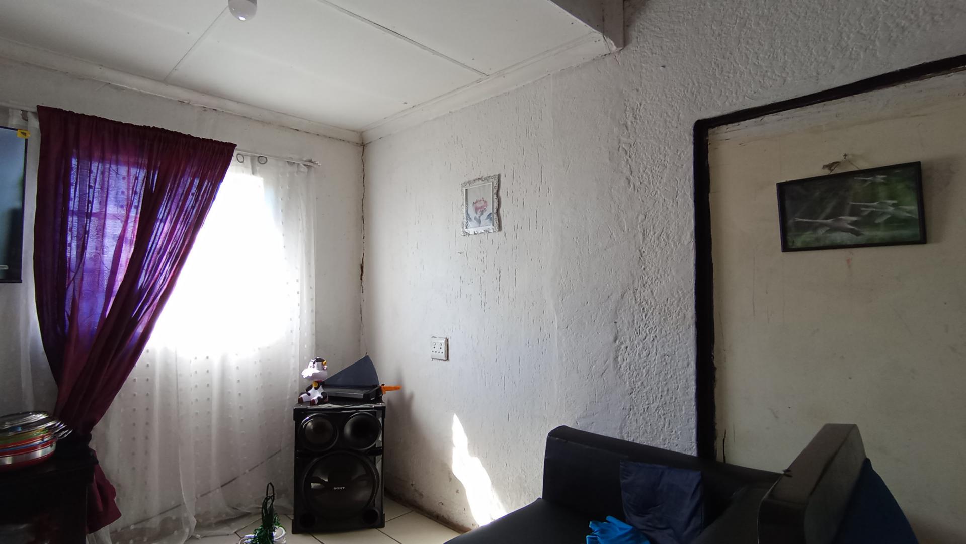 Dining Room - 9 square meters of property in Klippoortje