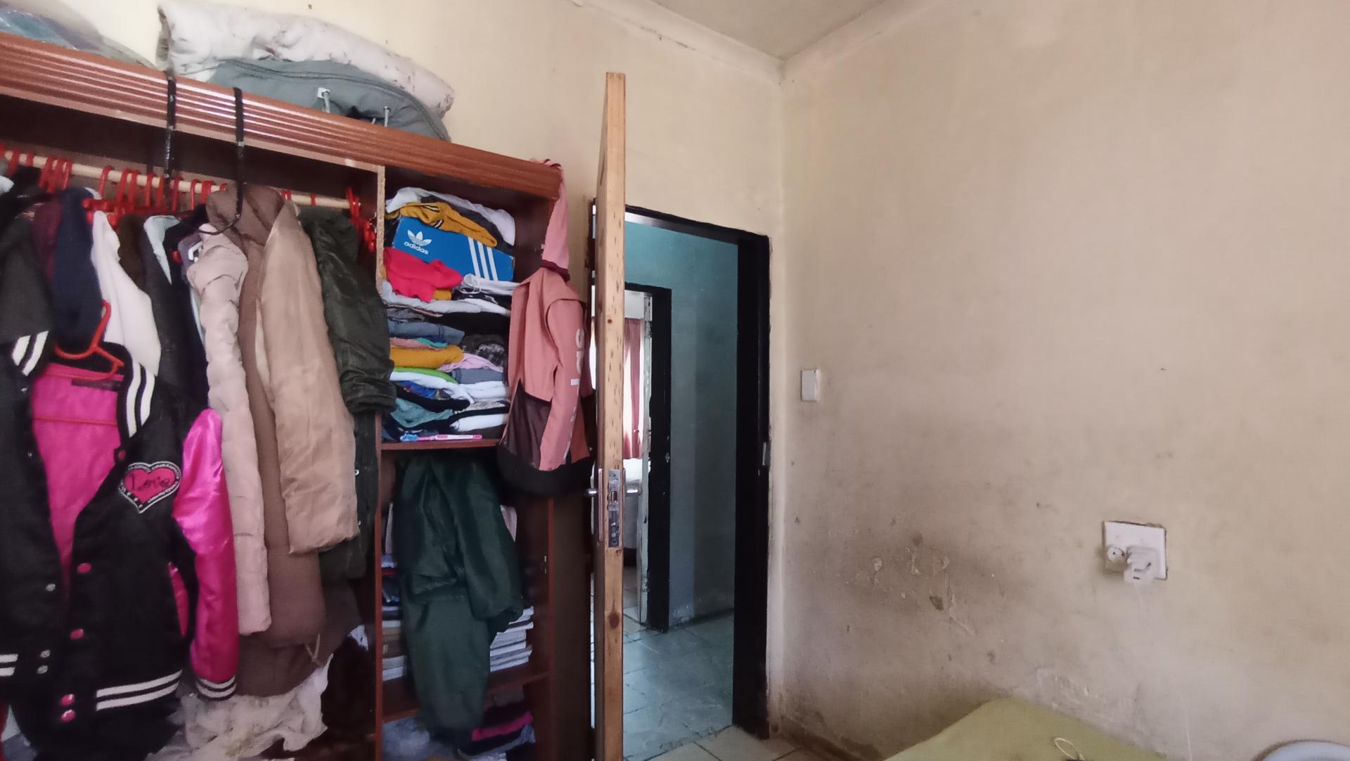 Bed Room 2 - 9 square meters of property in Klippoortje