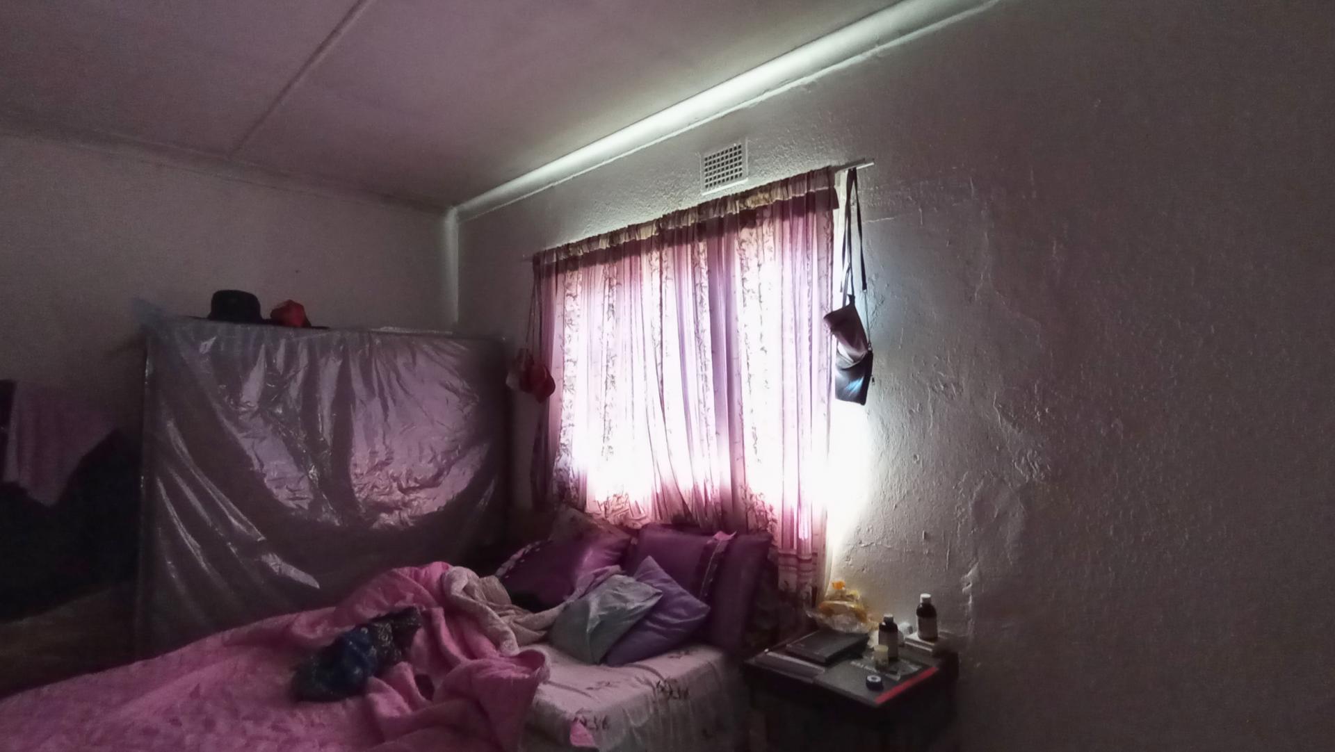 Bed Room 3 - 19 square meters of property in Klippoortje