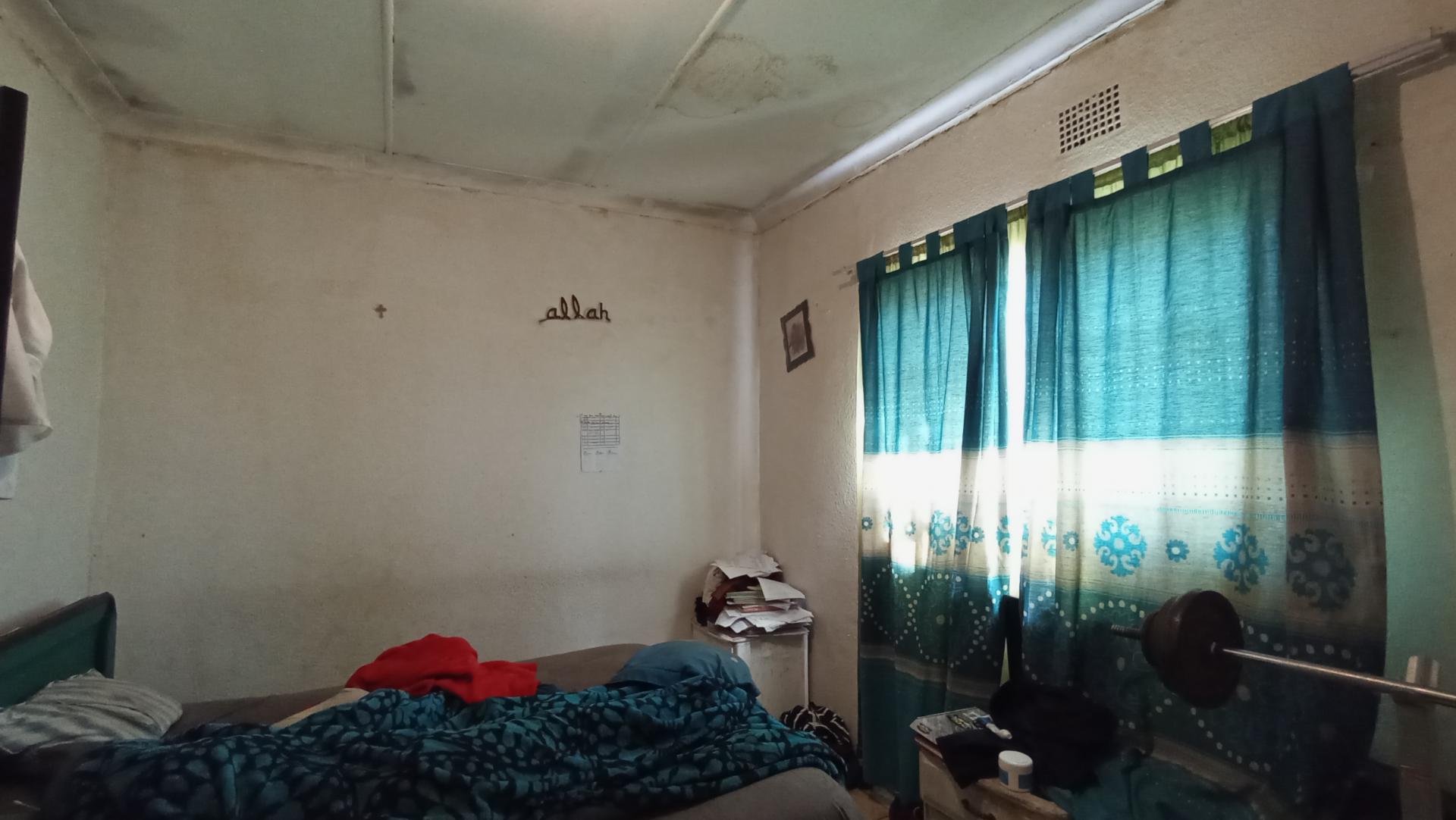 Bed Room 4 - 13 square meters of property in Klippoortje