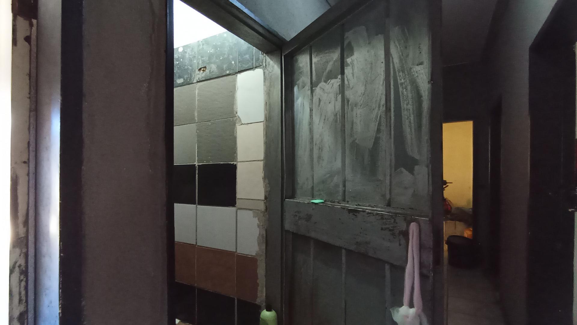 Bathroom 1 - 1 square meters of property in Klippoortje