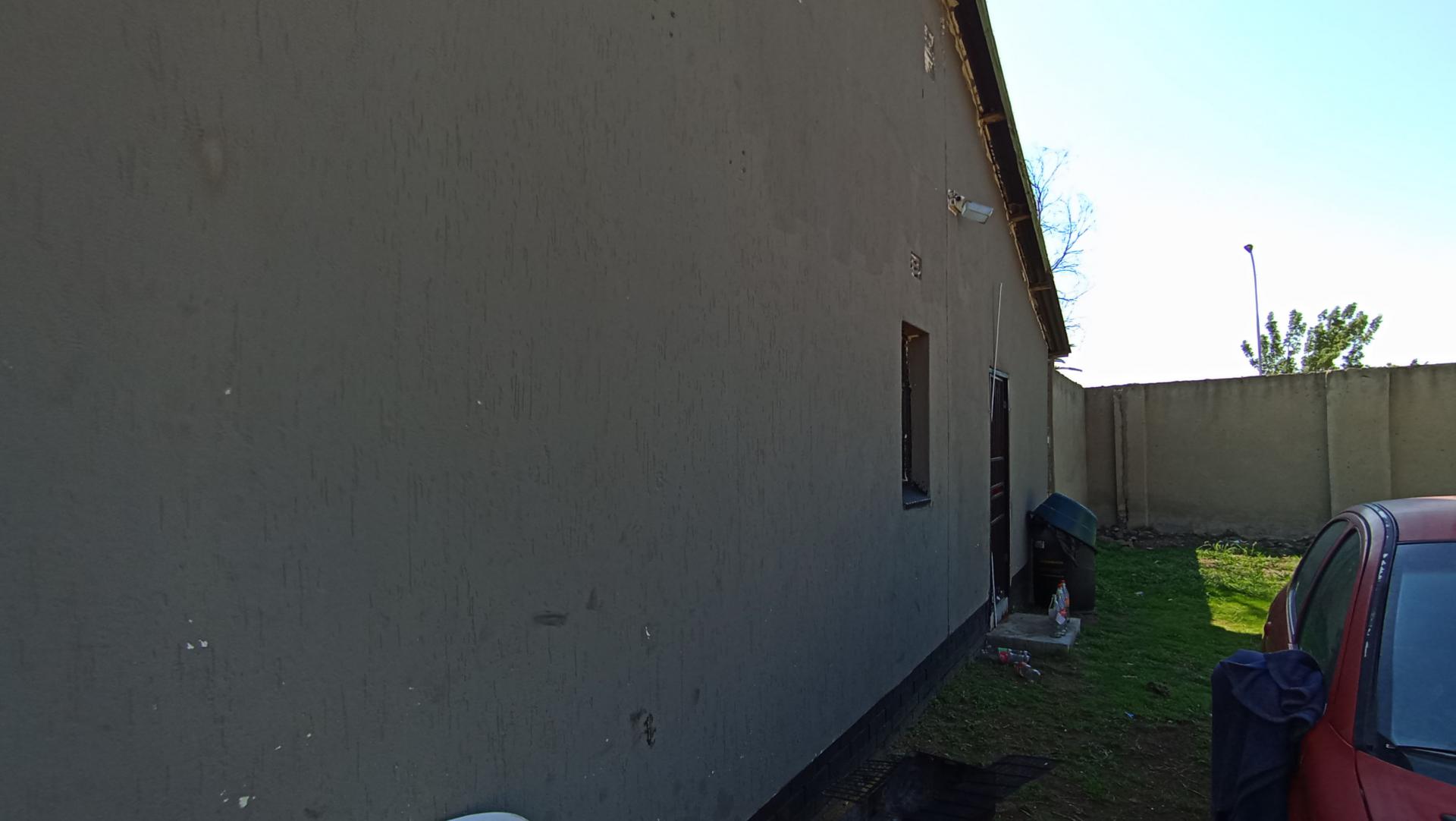 Backyard of property in Klippoortje