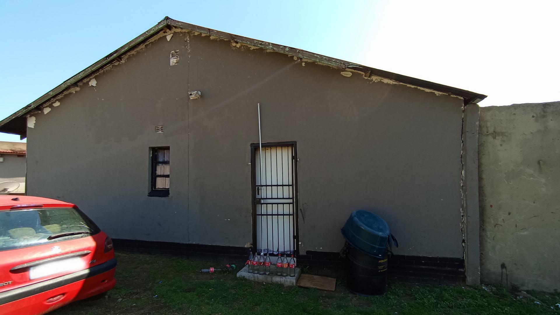 Backyard of property in Klippoortje