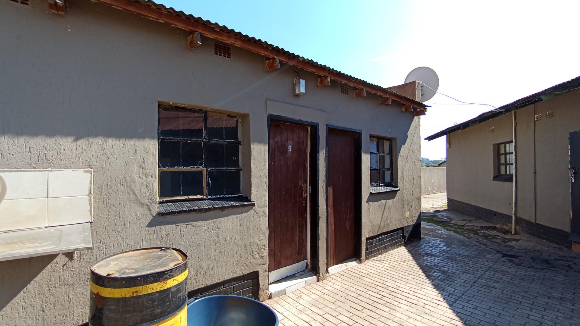 Flatlet of property in Klippoortje