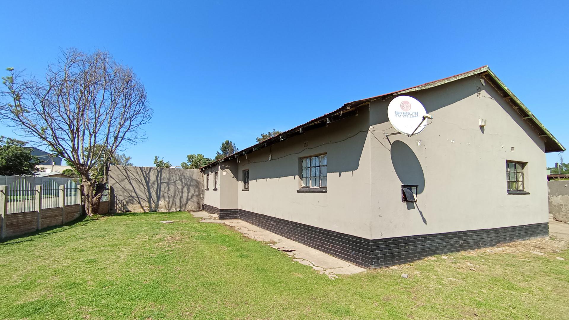 Front View of property in Klippoortje