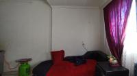 Lounges - 12 square meters of property in Klippoortje