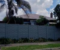 Front View of property in Townview