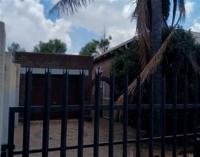 Front View of property in Townview