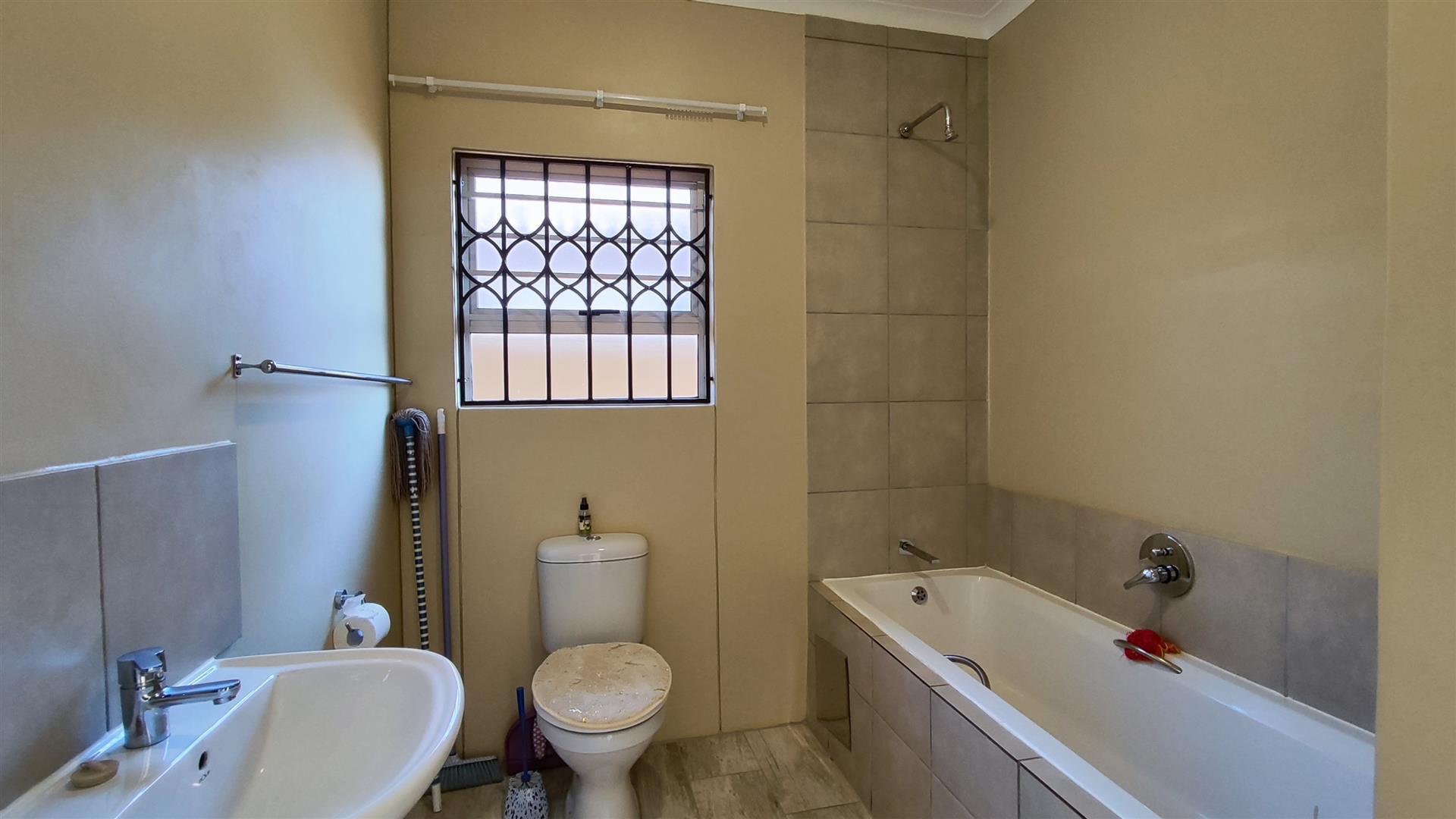 Bathroom 1 - 6 square meters of property in Salfin