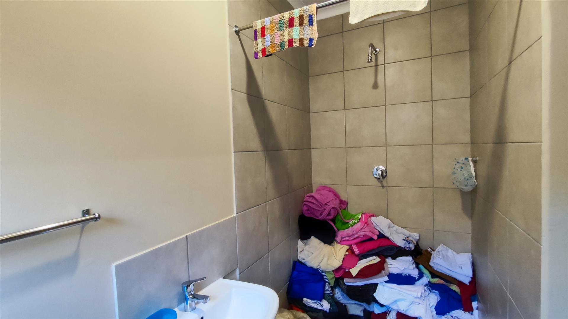 Main Bathroom - 5 square meters of property in Salfin