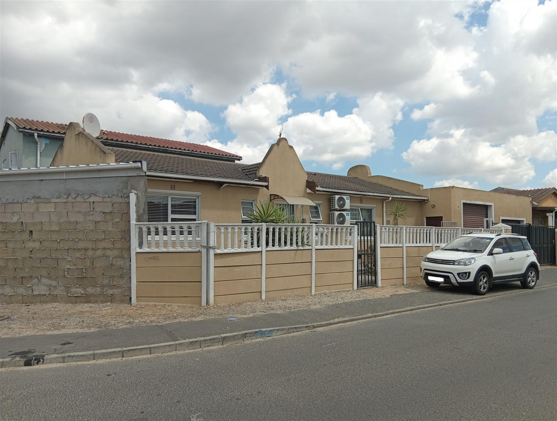 Front View of property in Belhar