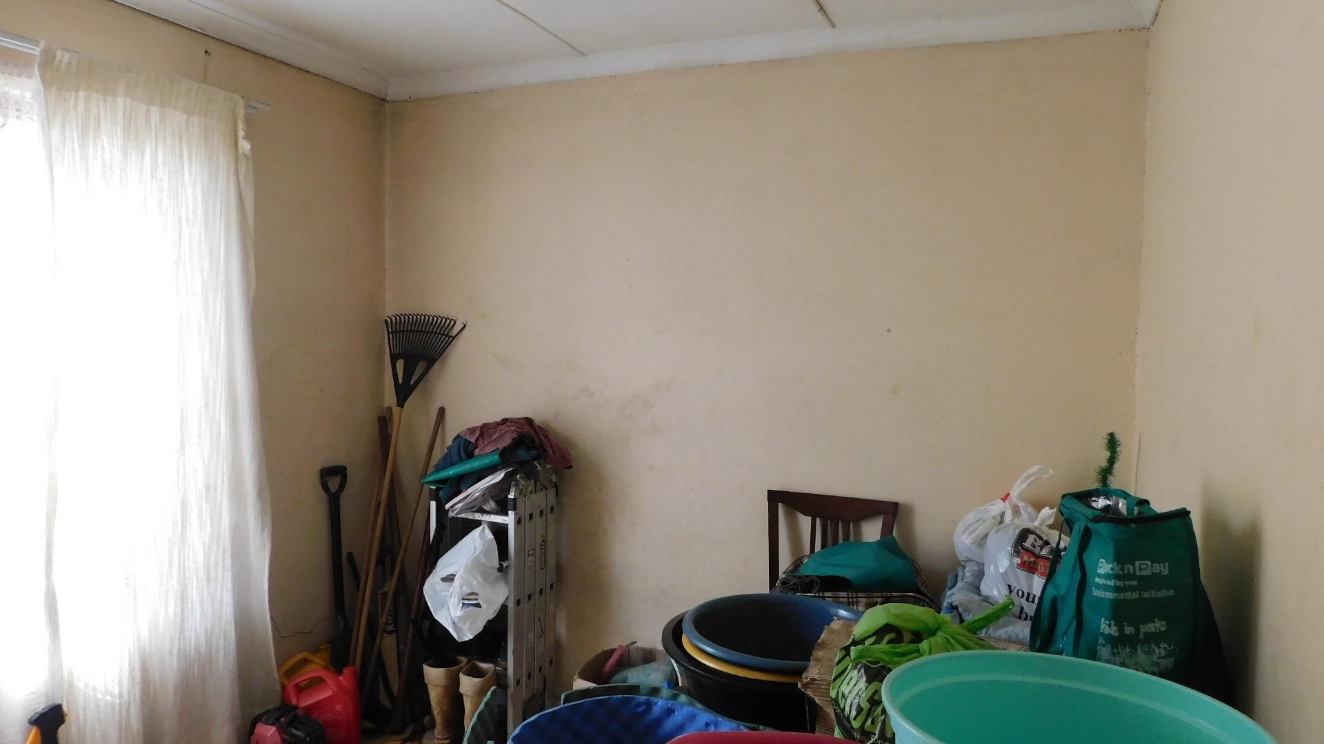 Bed Room 1 - 11 square meters of property in Pietermaritzburg (KZN)