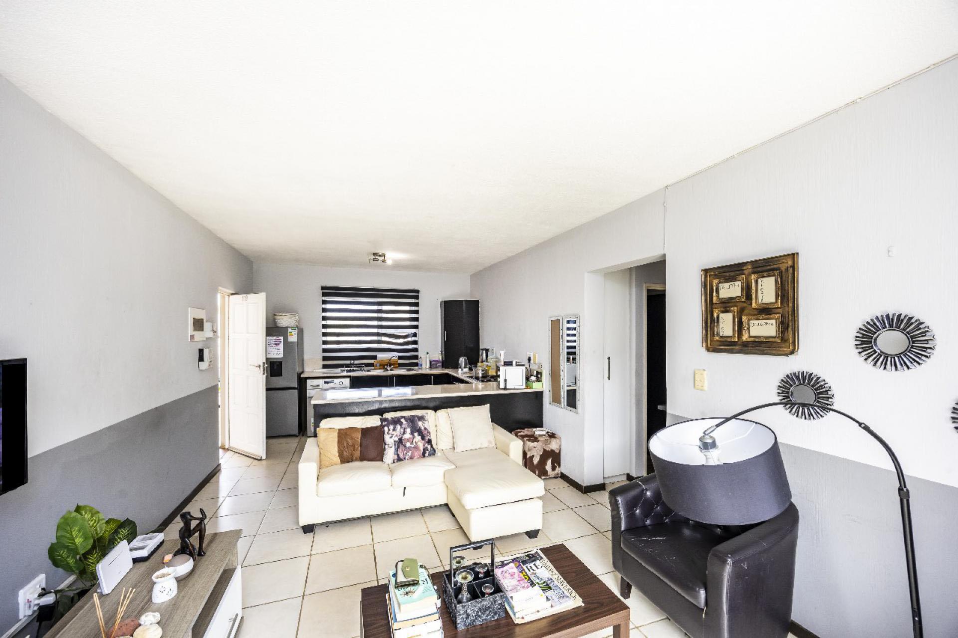 Lounges of property in Beacon Bay North