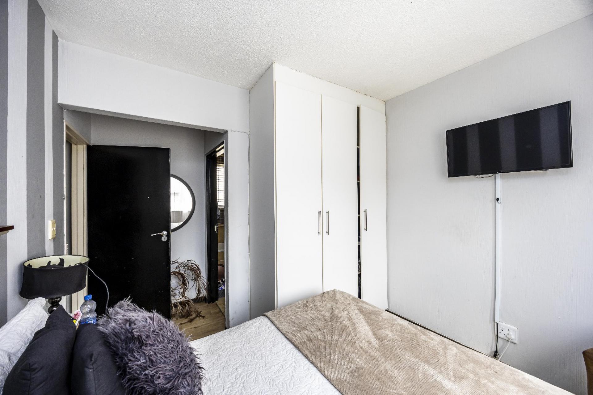 Main Bedroom of property in Beacon Bay North