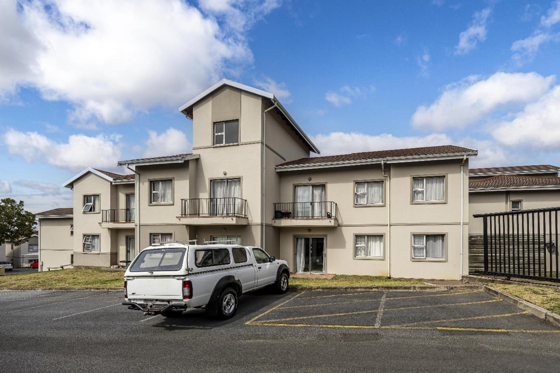 Front View of property in Beacon Bay North