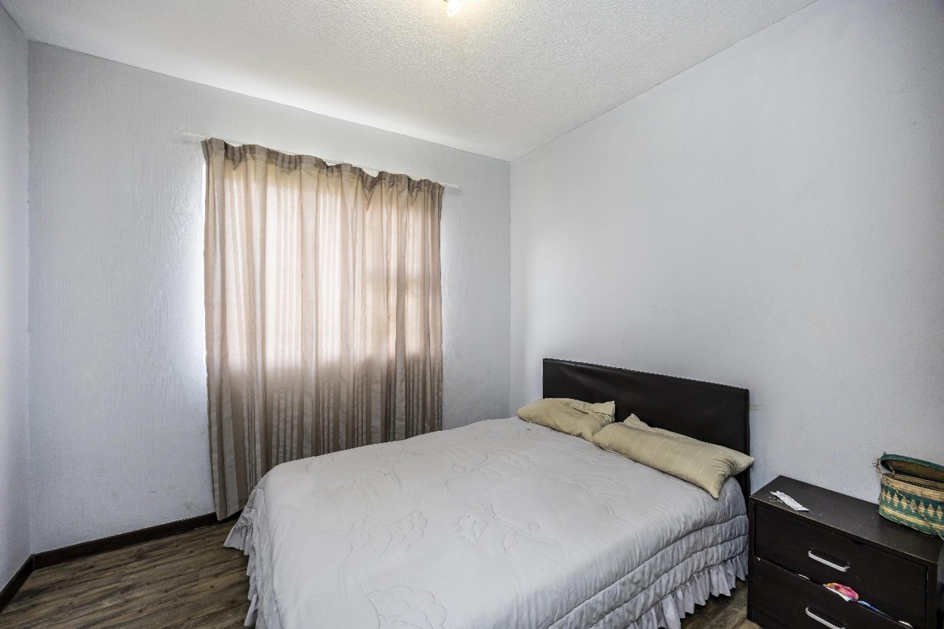 Bed Room 2 of property in Beacon Bay North